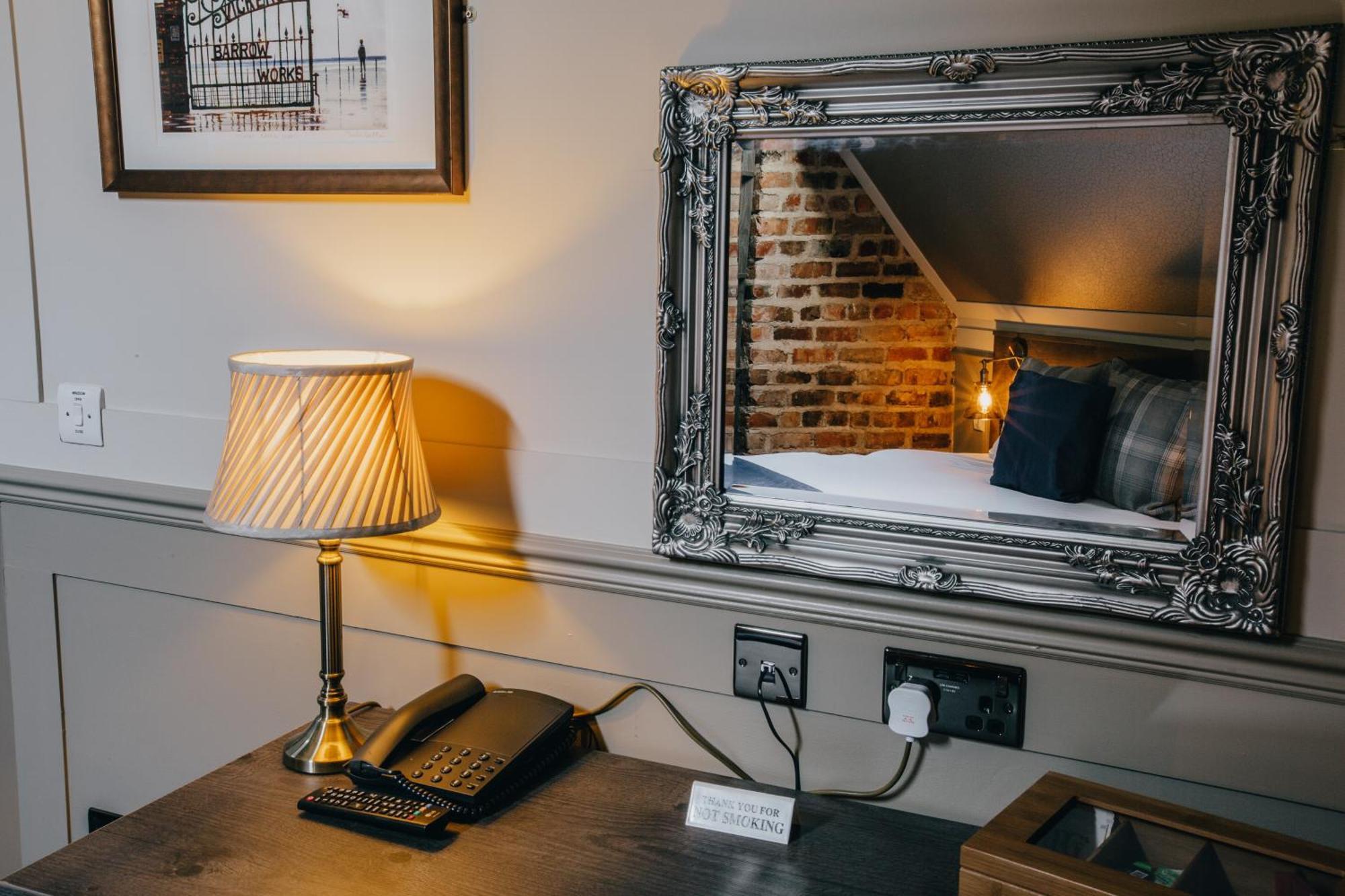 The Duke Of Edinburgh Hotel & Bar Barrow-in-Furness Eksteriør billede
