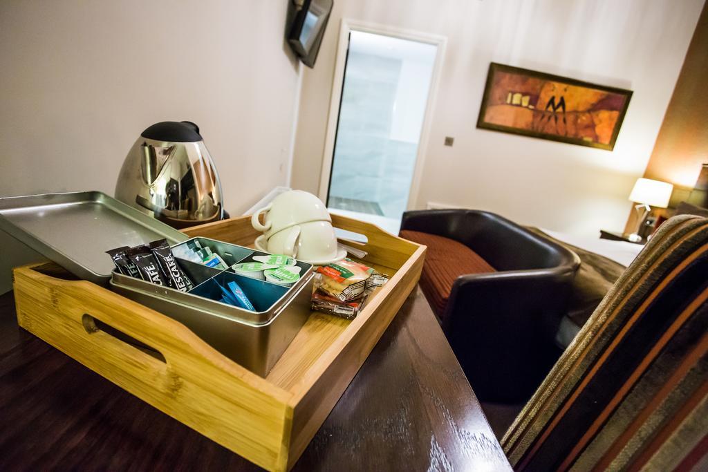 The Duke Of Edinburgh Hotel & Bar Barrow-in-Furness Eksteriør billede
