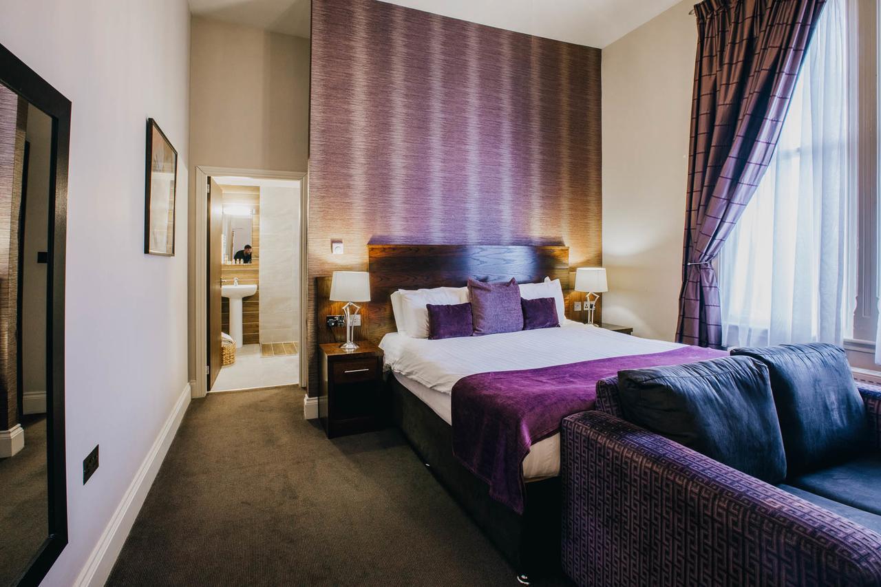 The Duke Of Edinburgh Hotel & Bar Barrow-in-Furness Eksteriør billede