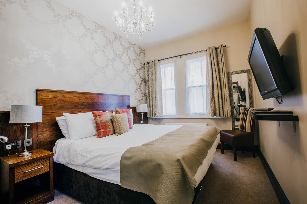 The Duke Of Edinburgh Hotel & Bar Barrow-in-Furness Eksteriør billede