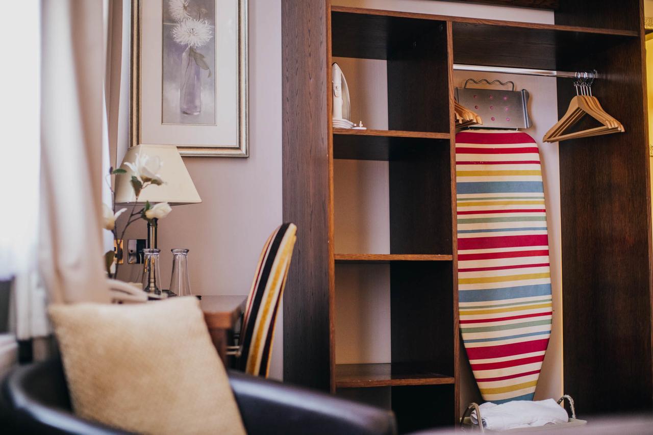 The Duke Of Edinburgh Hotel & Bar Barrow-in-Furness Eksteriør billede