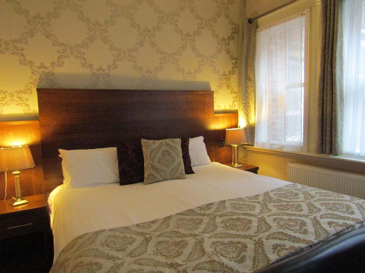 The Duke Of Edinburgh Hotel & Bar Barrow-in-Furness Eksteriør billede