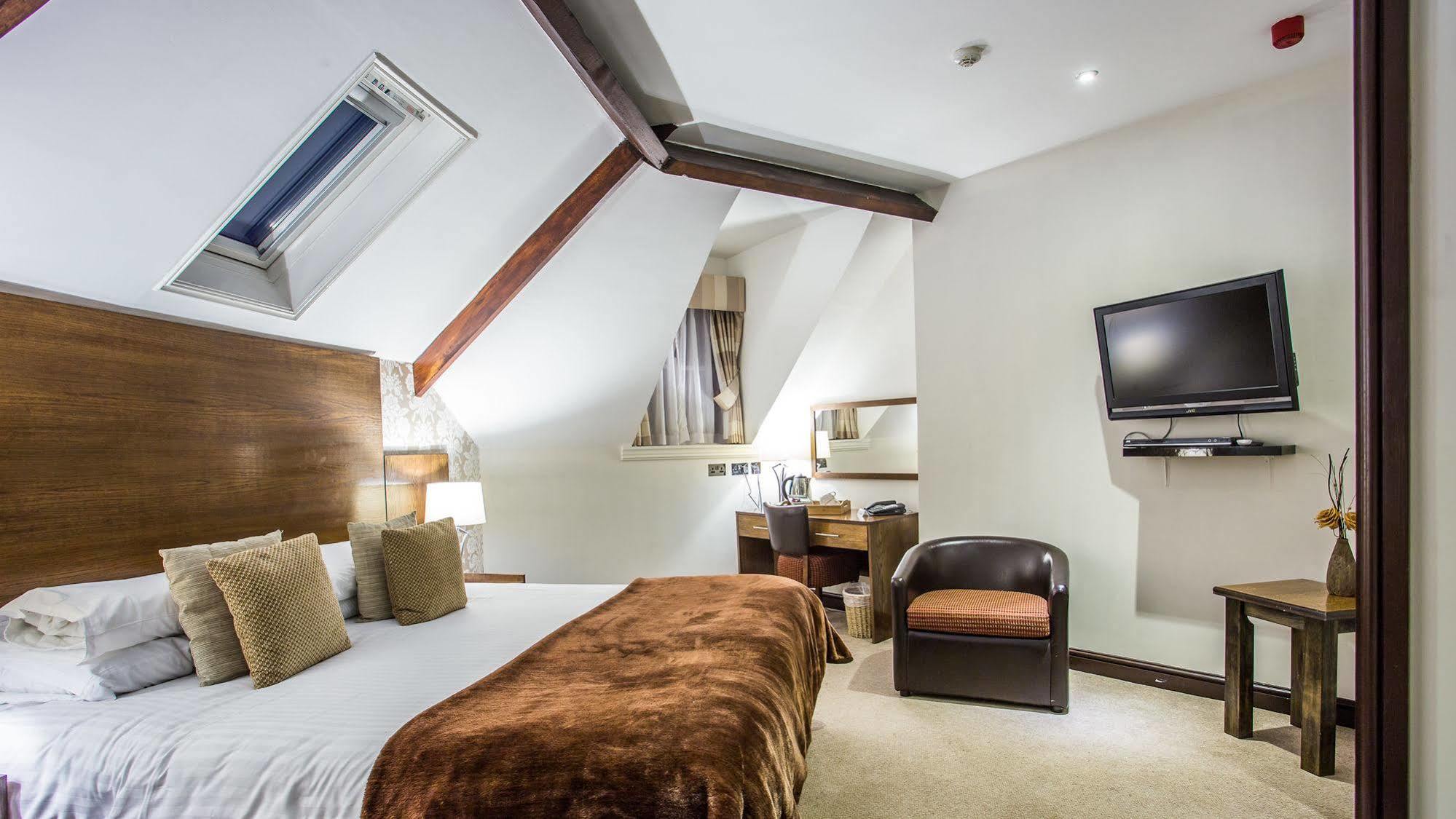 The Duke Of Edinburgh Hotel & Bar Barrow-in-Furness Eksteriør billede