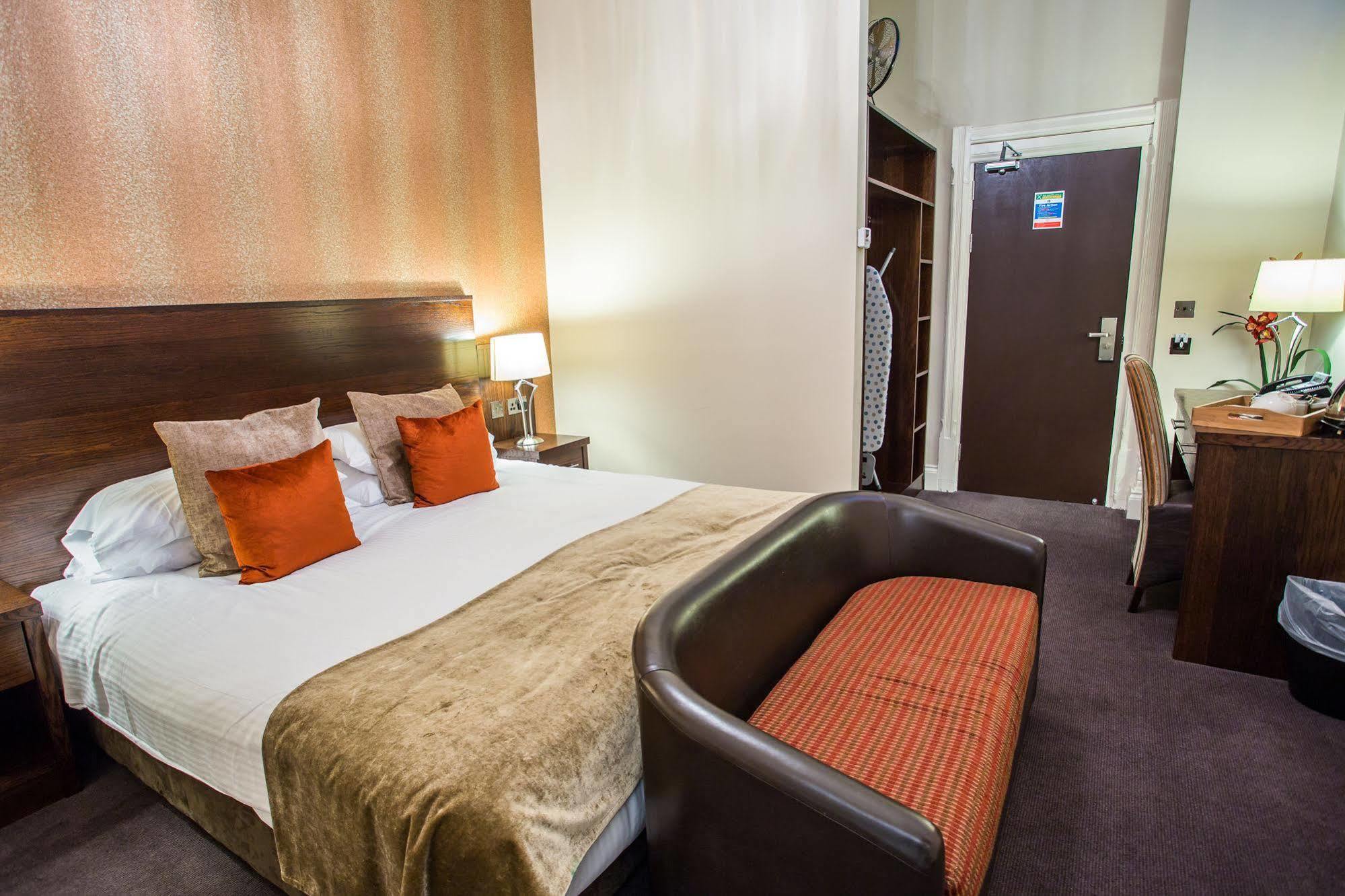 The Duke Of Edinburgh Hotel & Bar Barrow-in-Furness Eksteriør billede