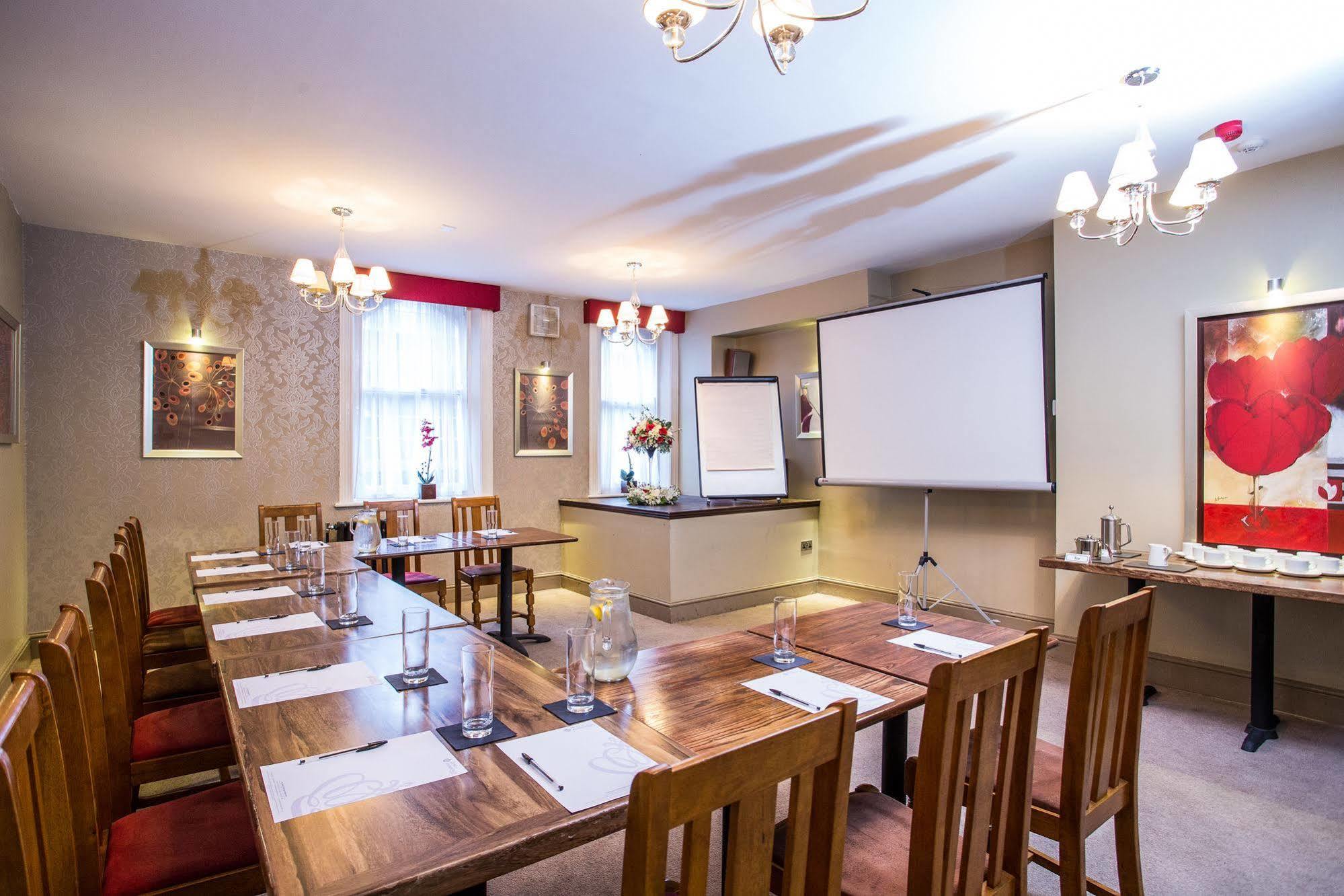 The Duke Of Edinburgh Hotel & Bar Barrow-in-Furness Eksteriør billede